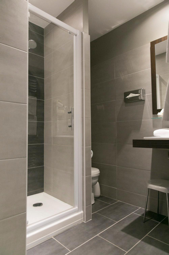 Bathroom 12