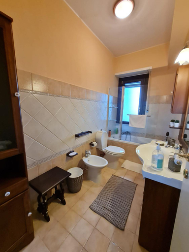 Bathroom 3, La Maison Blanche, Catania