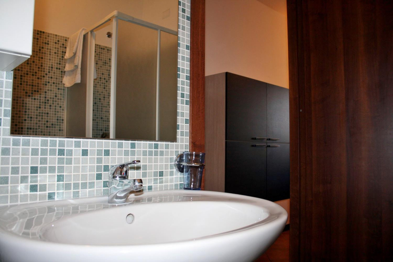 Bathroom 4, Residence Cimone, Modena