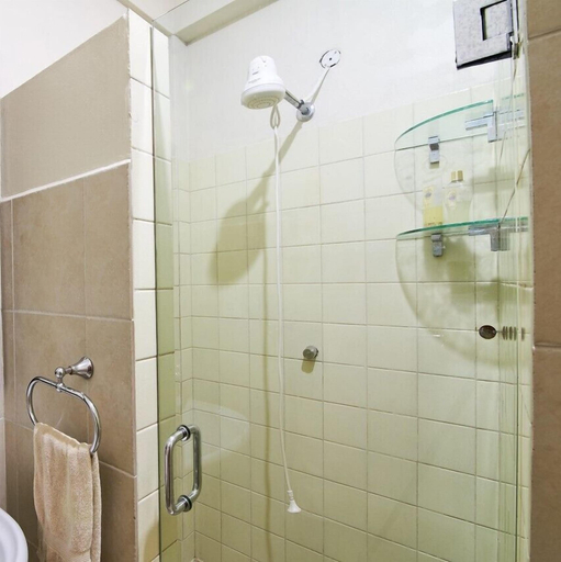 Bathroom 2, Atlantic Breeze Apartments