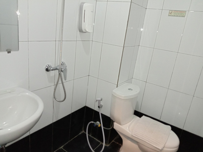 Bathroom 5, Votel Nirmala Hotel Malang, Malang