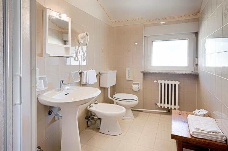 Bathroom 5, Albergo Mancuso del Voison, Aosta