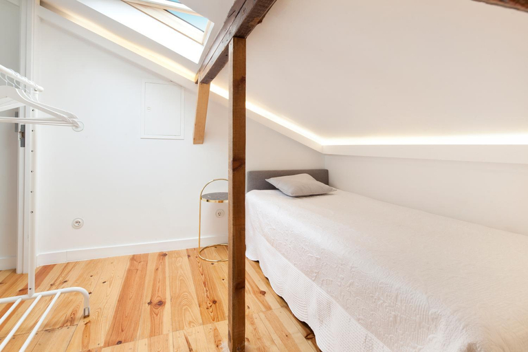 Others 2, Tiny Cosy Room- Alcantara, Lisbon