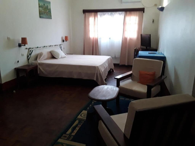 Bedroom 5, Hotel le Colbert, Diana