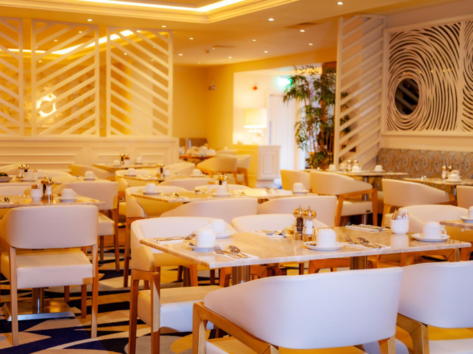 Food & Drinks 5, The Connacht Hotel