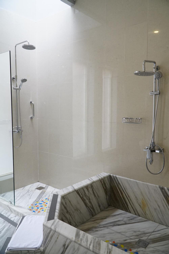 Bathroom 21