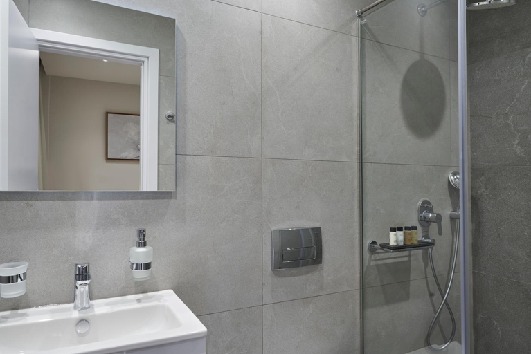 Shower 2, Hestia Asklipiou 61, Attica