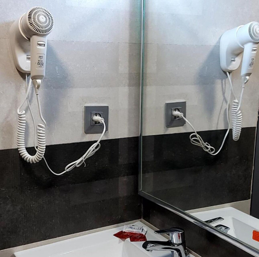 Bathroom 3, El Ghanami Hotel, Bouzareah