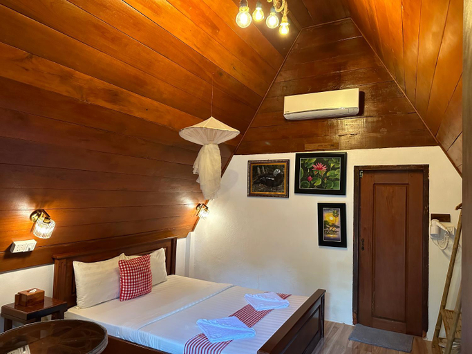 Bedroom 2, Mondulkiri Pizza Bungalows, Saen Monourom