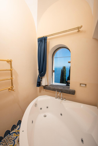 Bathroom 5, Villa Barluzzi, Salerno