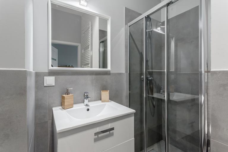 Bathroom 2, Warsaw City Travel Apartments, Warsaw