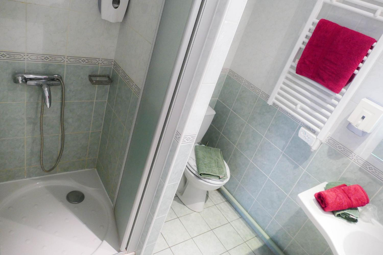 Bathroom 2, Hotel Jean XXII, Lot