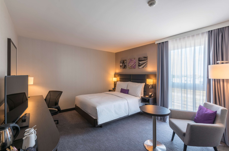 Bedroom 4, Hilton Garden Inn Munich City Centre West, Germany, München