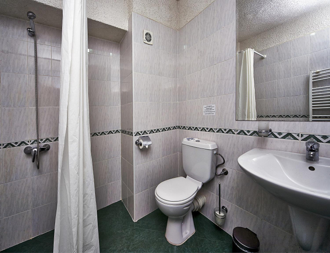 Bathroom 4, Hotel Akord, Stolichna