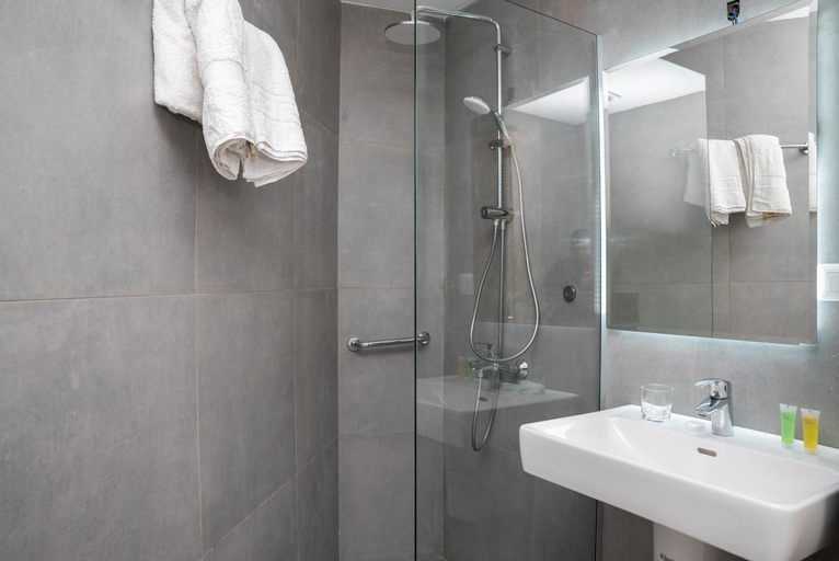 Bathroom 4, Liv Weibdeh Hotel Suites, Wadi Essier
