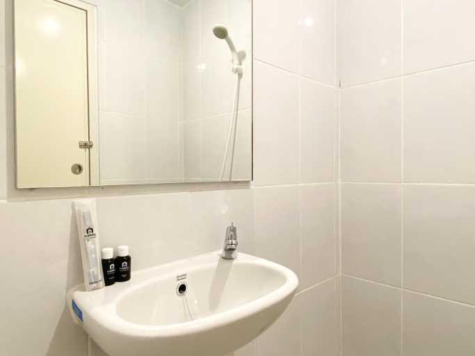 Bathroom 5, Best Choice Studio Apartment Tokyo Riverside PIK 2 By Travelio, Tangerang