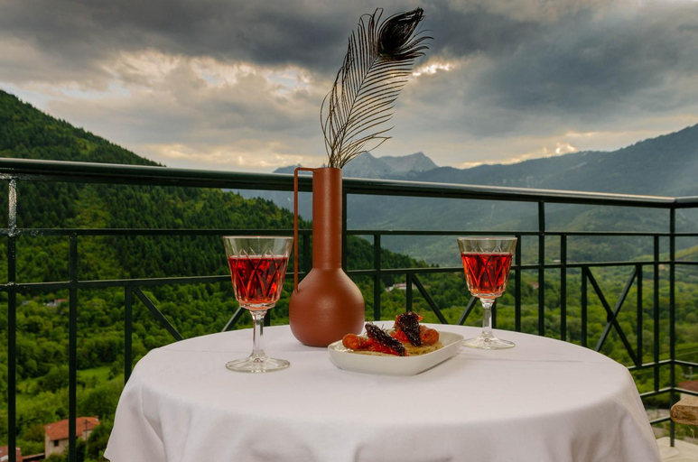 Food & Drinks 5, To Kallion, Central Greece