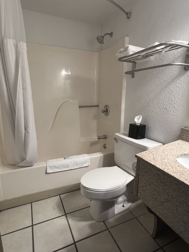 Bathroom 5, Ramada by Wyndham Effingham, Effingham