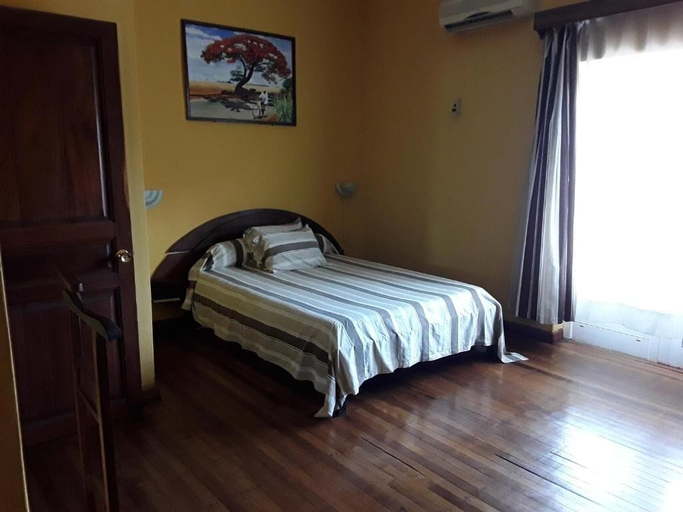 Bedroom 4, Hotel le Colbert, Diana