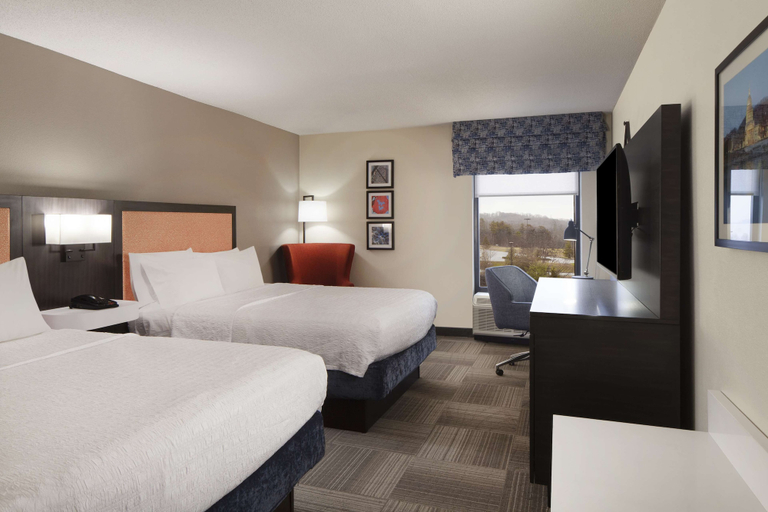 Bedroom 3, Hampton Inn Charleston-Southridge, Kanawha