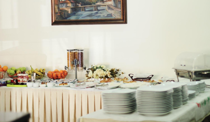 Food & Drinks 4, Parlament Hotel, Priština