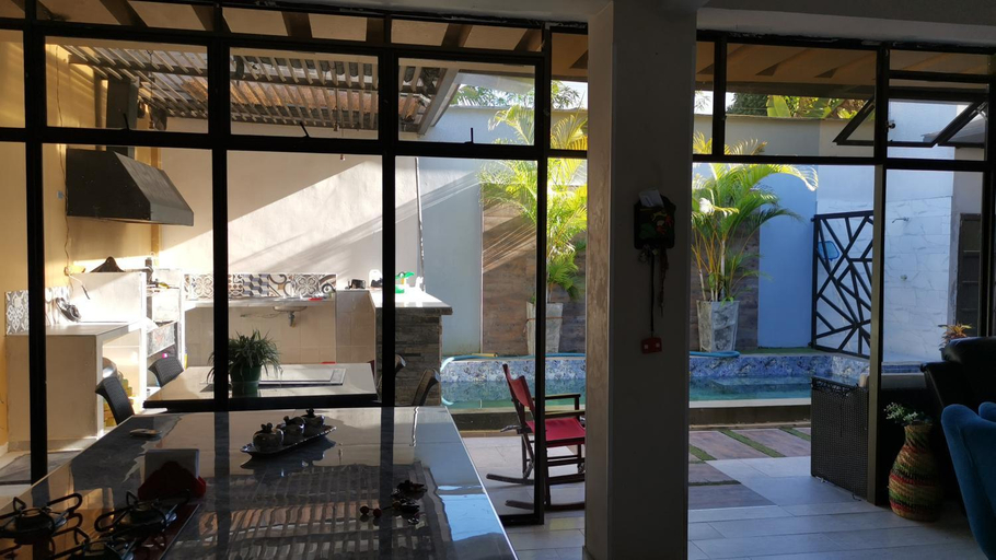 Others 4, Casa amazilia, Leticia