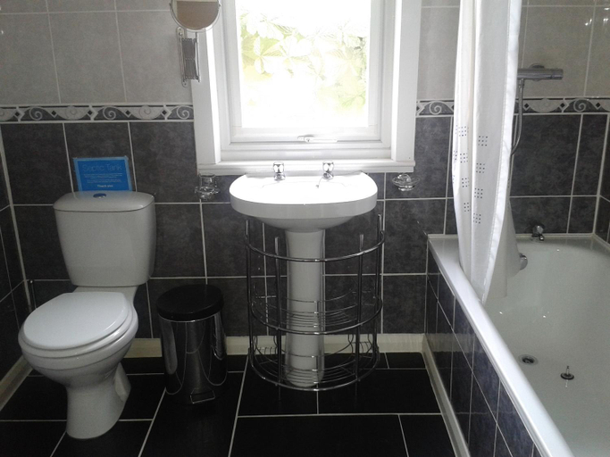 Bathroom, Ornum House, Highland