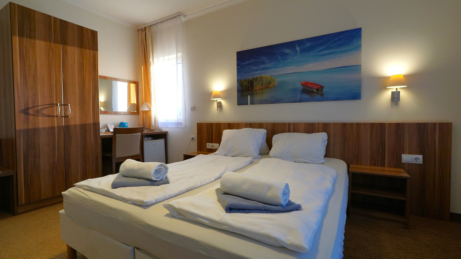 Bedroom 4, Balaton Colors Beach Hotel, Siófok
