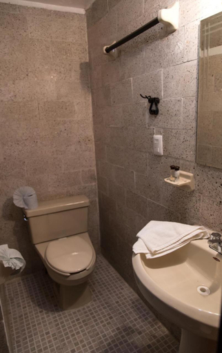 Bathroom 3, Hotel D' Monica, San Cristóbal de las Casas