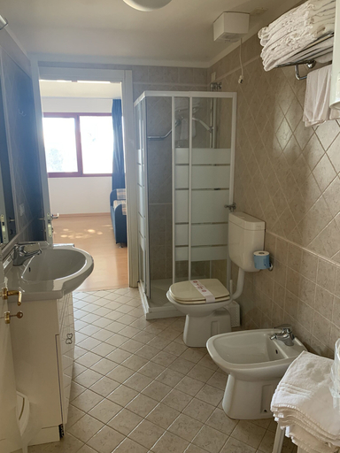 Bathroom 4, Nauthotel Porto San Vito, Gorizia
