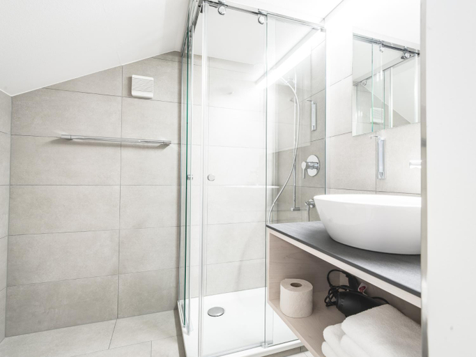 Bathroom 2, Traube Restaurant & Hotel, Appenzell Innerrhoden