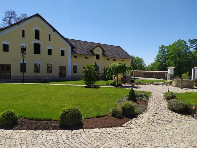Others 5, STATEK 1738, Mělník