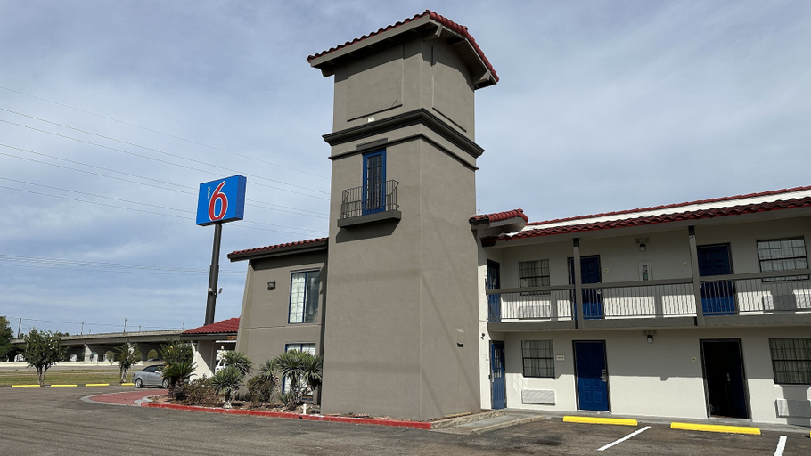 Exterior & Views 2, Motel 6 Beaumont, TX, Jefferson