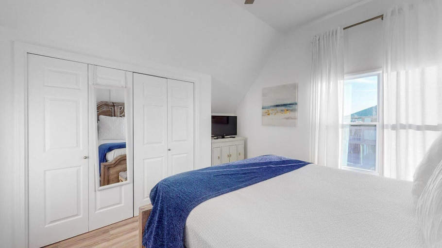 Bedroom 3, Fantastic Lagoon Views, Steps to the Beach, Baldwin