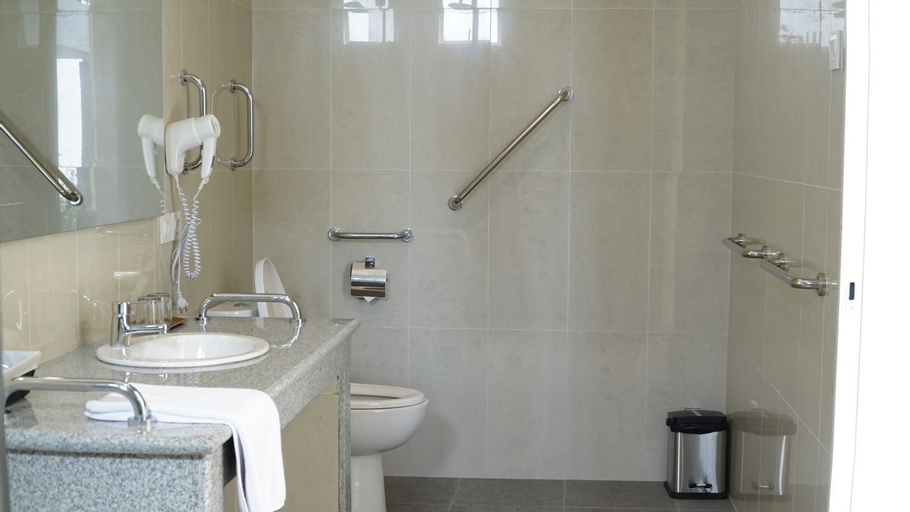 Bathroom 19