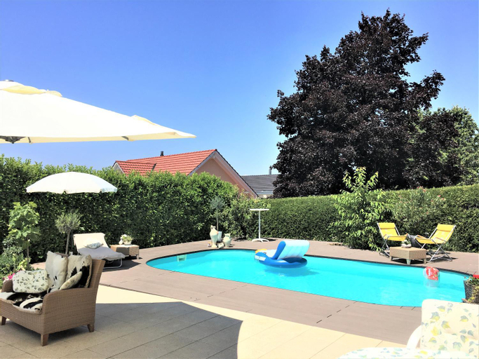 Others 2, Charming Villa with Private Swimmingpool, La Veveyse
