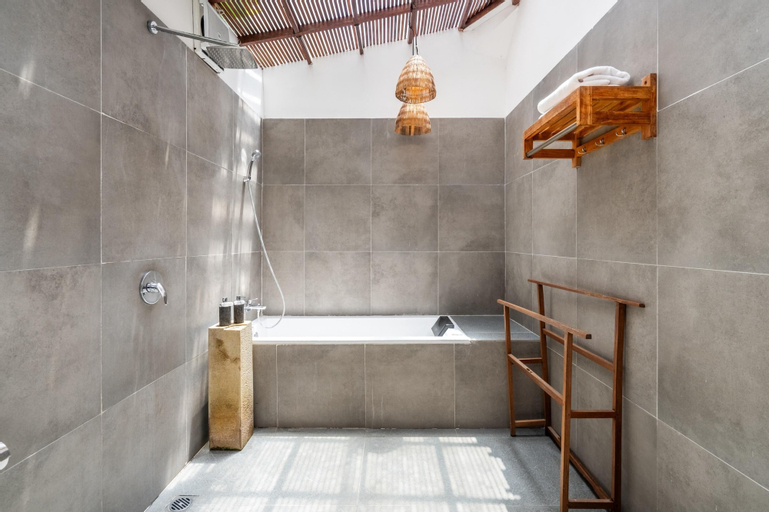 Bathroom 13