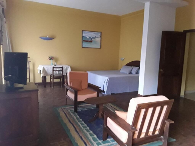 Bedroom 4, Hotel le Colbert, Diana