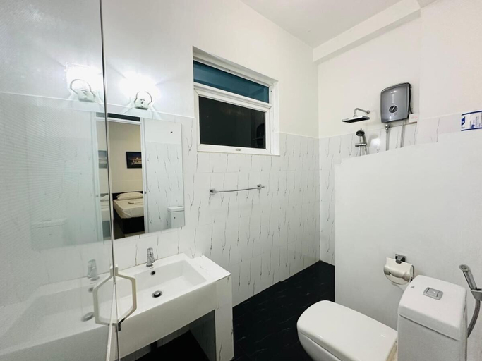 Bathroom 5, Jungle Fence, Bentota
