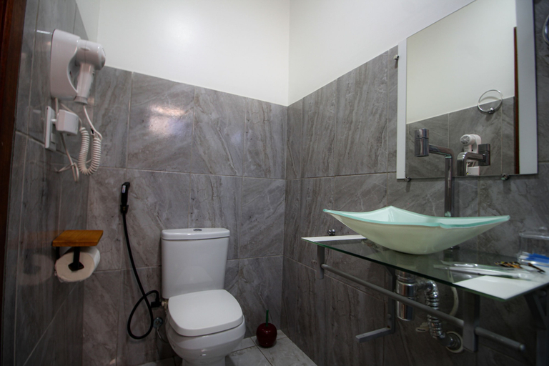 Bathroom 4, Villa Éden, Santarém