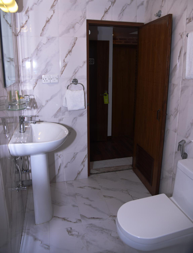 Bathroom, Kailash Kuti Inn, Bagmati