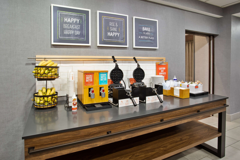 Food & Drinks 4, Hampton Inn & Suites - Cape Coral/Fort Myers Area, FL, Lee
