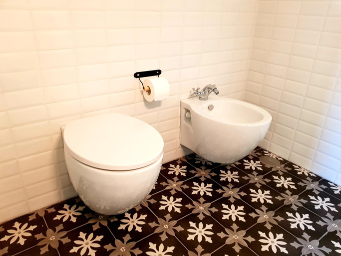 Bathroom 2, Belle Epoque, Taranto