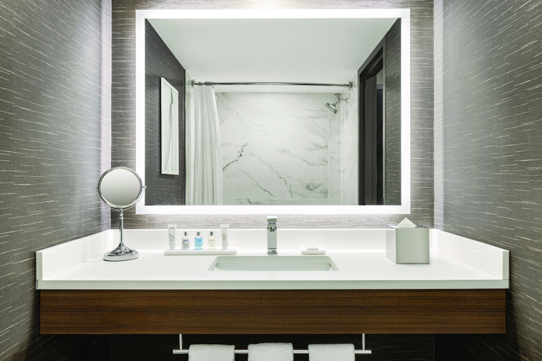 Bathroom 4, Radisson Blu Vancouver Airport Hotel & Marina, Greater Vancouver