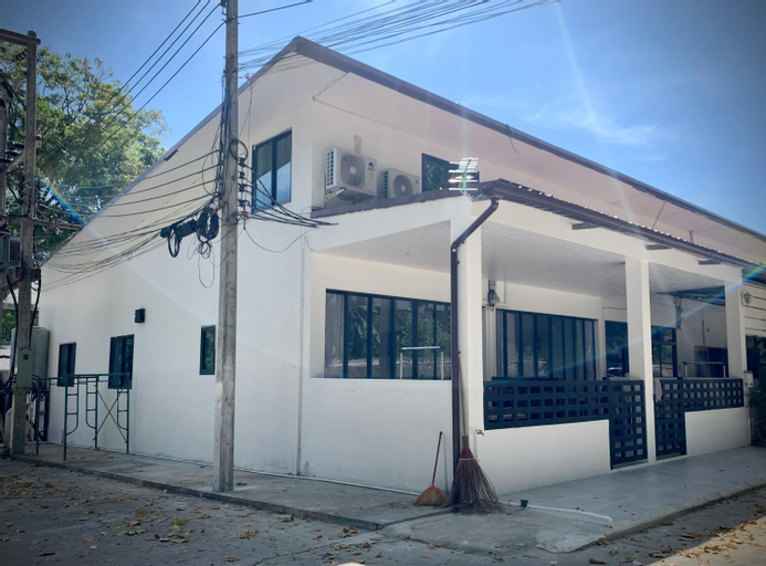 Exterior 9