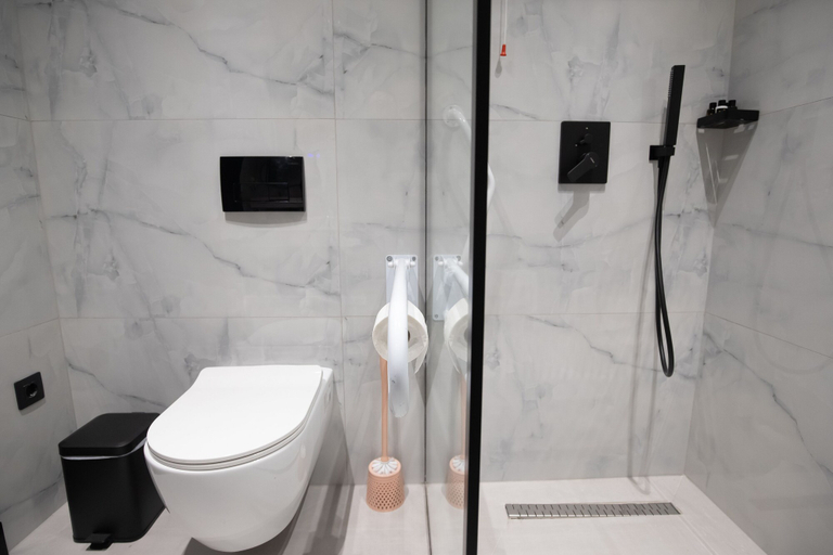 Bathroom 5, Destiny Hotel, Tiranës