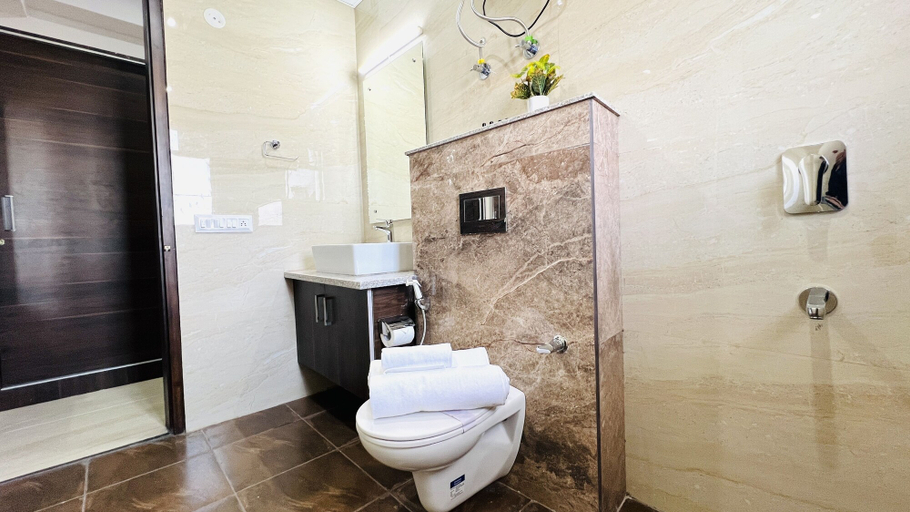Bathroom 4, Zen Suites - Golf Course Road, Gurgaon