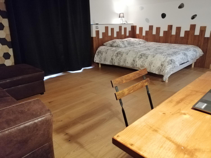 Bedroom, Le gite du chtihameau avec piscine interieure privative, selon date, Nord