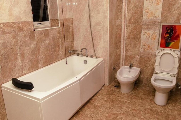 Bathroom 3, House 12 studios suites, AbujaMun
