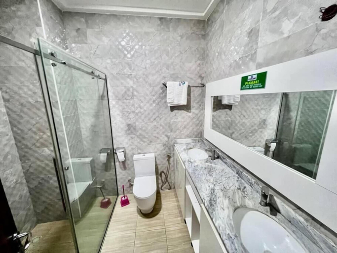 Bathroom 4, 908 Apartments, AbujaMun